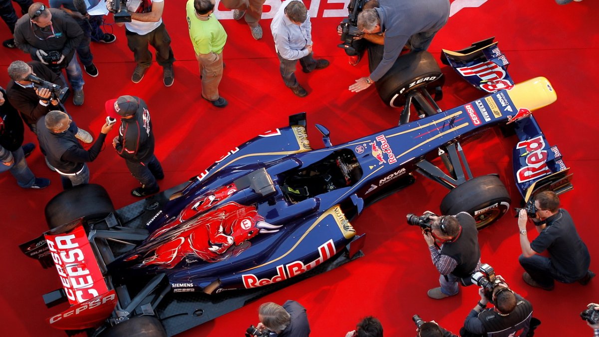 toro rosso str8