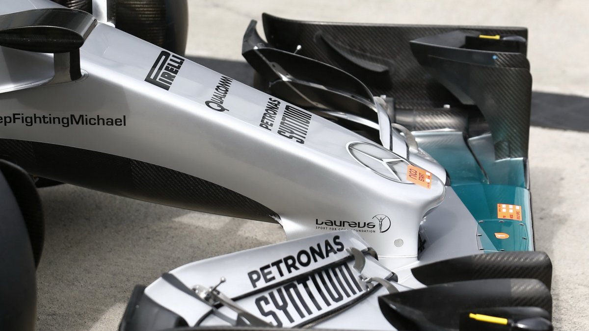Přední křídlo vozu Mercedes F1 W06 Hybrid