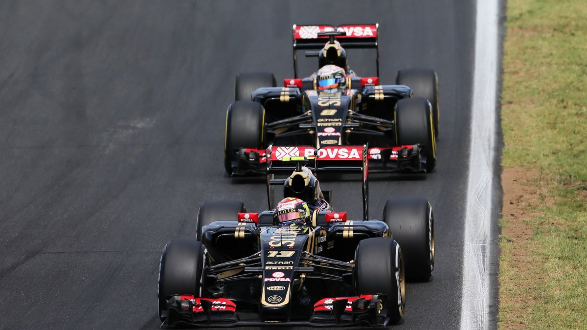 Maldonado před Grosjeanem