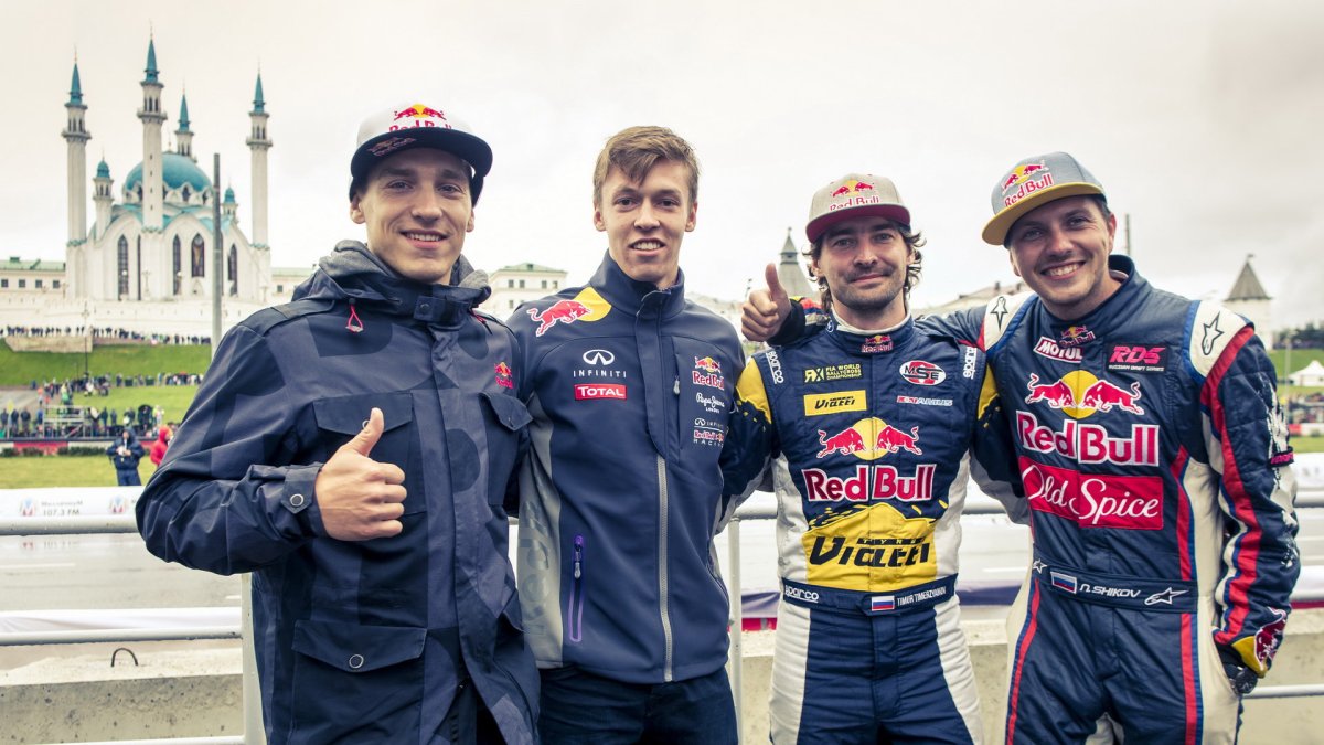 Daniil Kvjat při roadshow v Kazani
