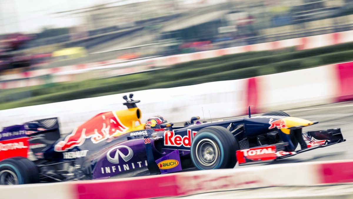 Daniil Kvjat při roadshow v Kazani