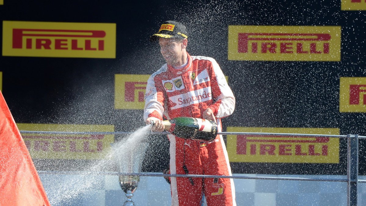 Sebastian Vettel se raduje z druhého místa, GP Itálie (Monza)