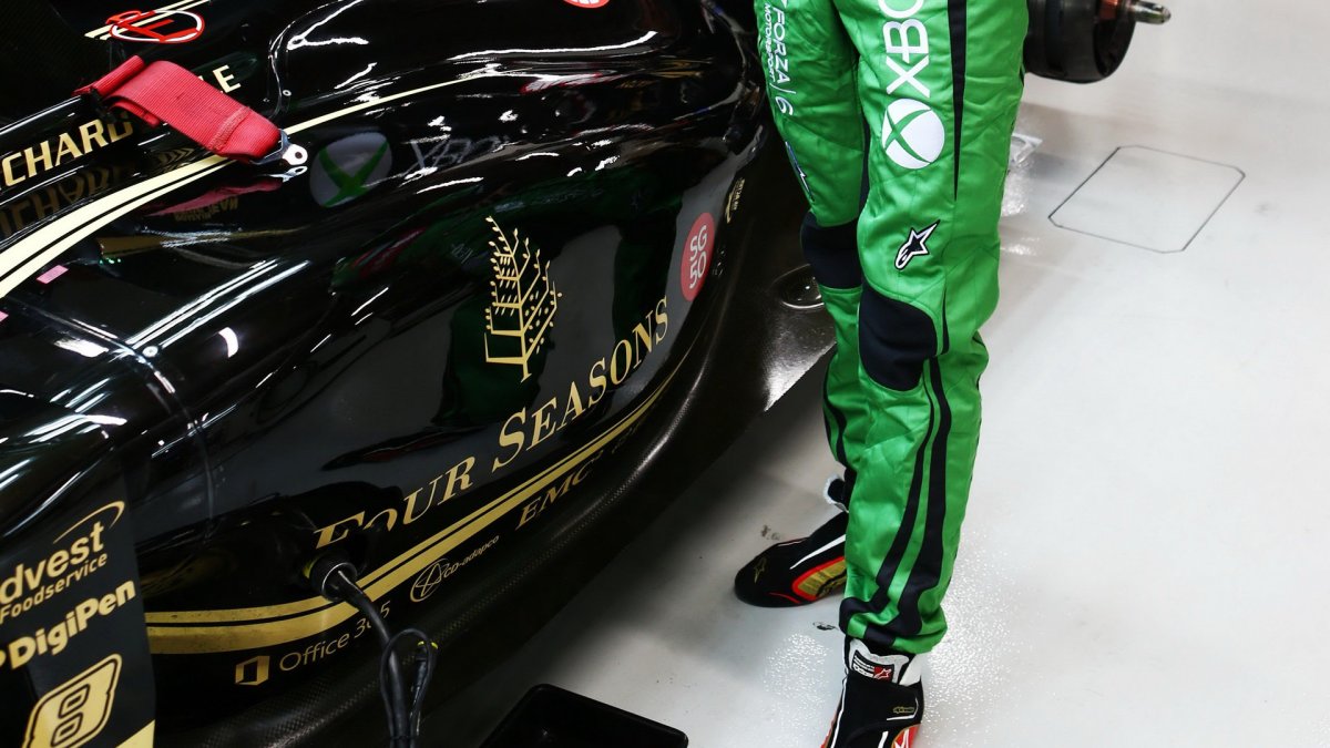 Bočnice vozu Lotus E23 - Mercedes, GP Singapuru (Singapur)