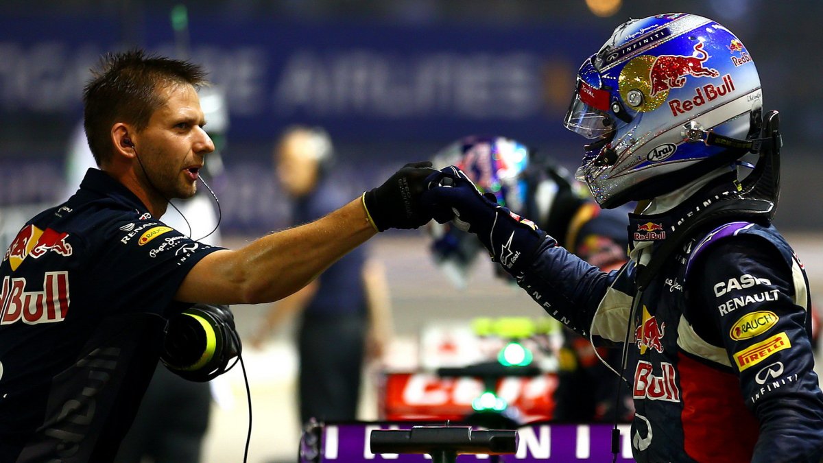 Daniel Ricciardo se raduje z druhého místa v kvalifikaci, GP Singapuru (Singapur)
