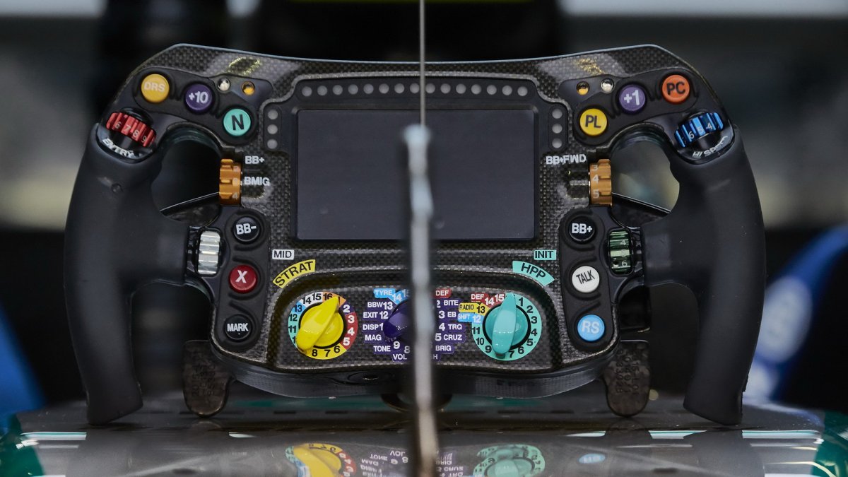 Volant vozu Mercedes F1 W06 Hybrid, GP Singapuru (Singapur)