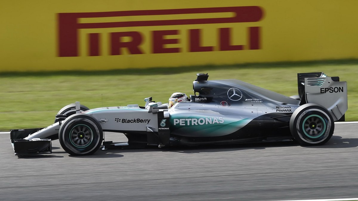 Lewis Hamilton v Suzuce