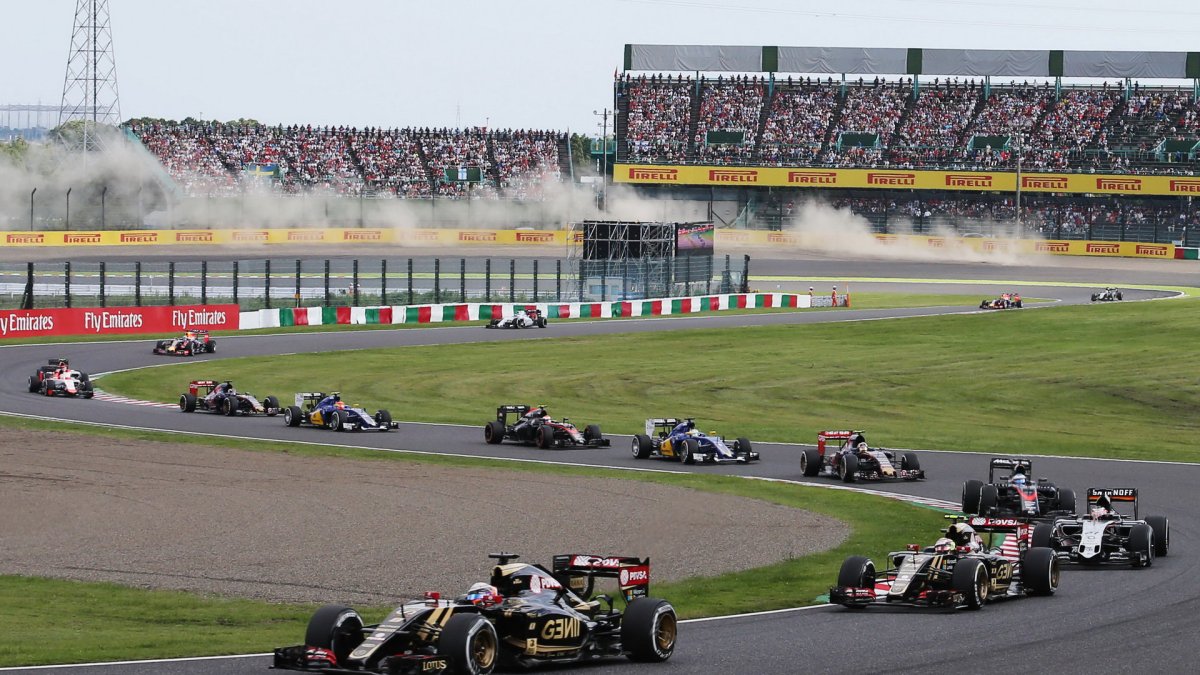 Romain Grosjean a Pastor Maldonado po startu v Suzuce