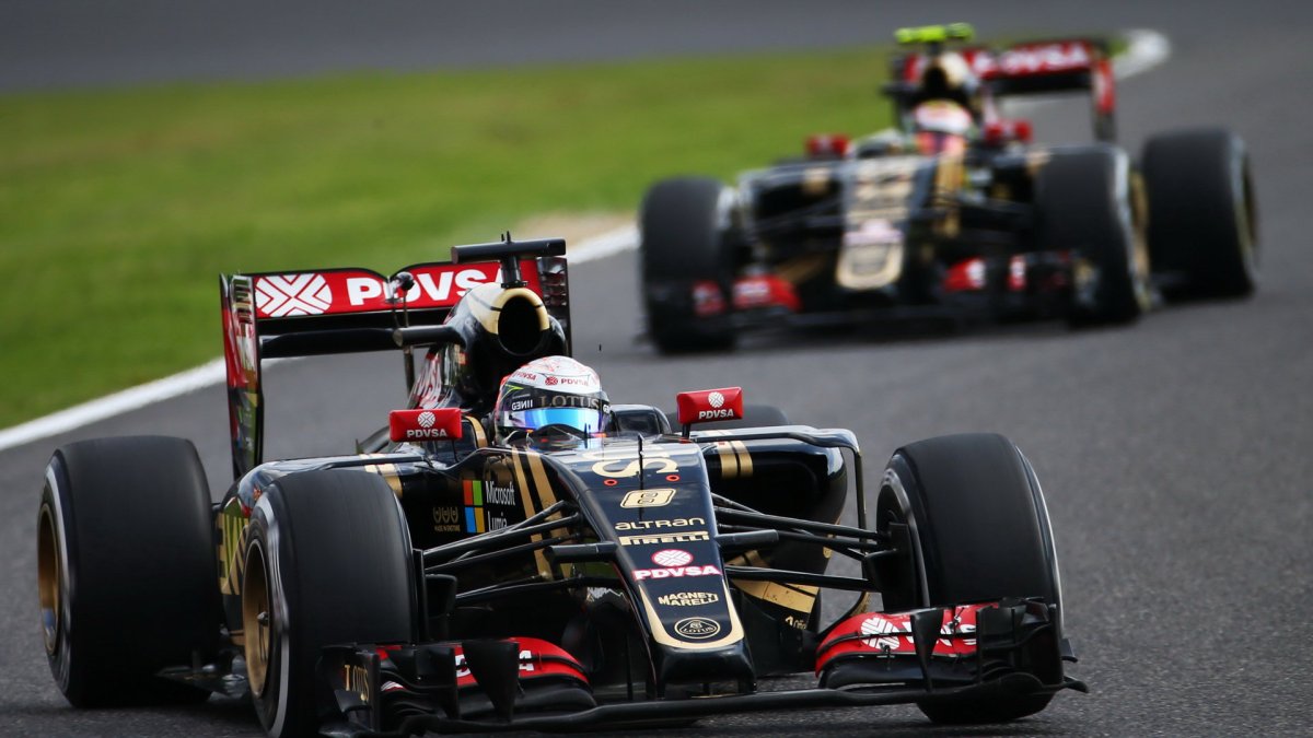 Romain Grosjean a Pastor Maldonado v Suzuce