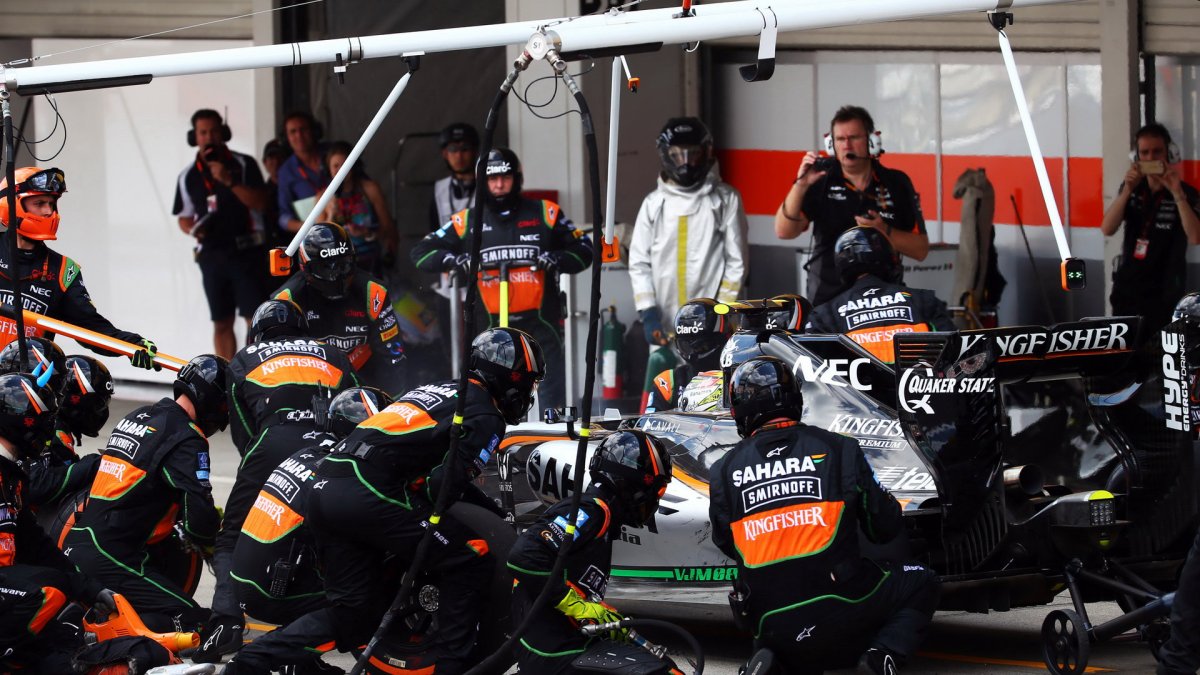 Sergio Pérez v boxech v Suzuce