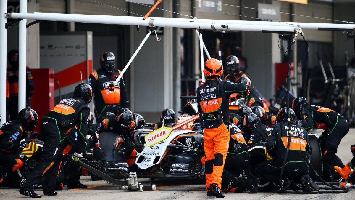 Nico Hülkenberg v boxech v Suzuce