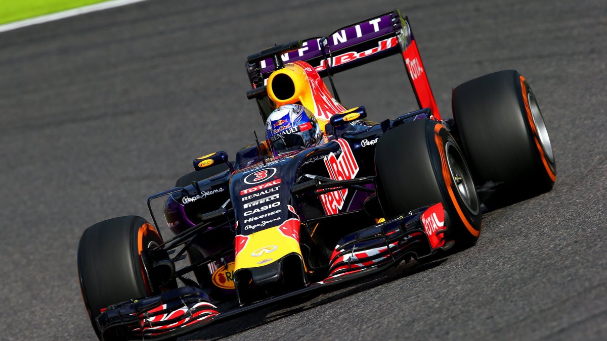 Daniel Ricciardo v Suzuce
