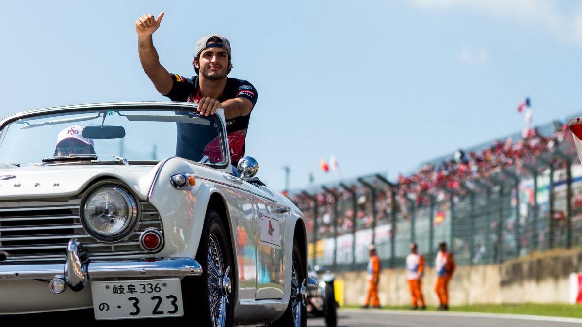 Carlos Sainz při prezentaci před startem v Suzuce