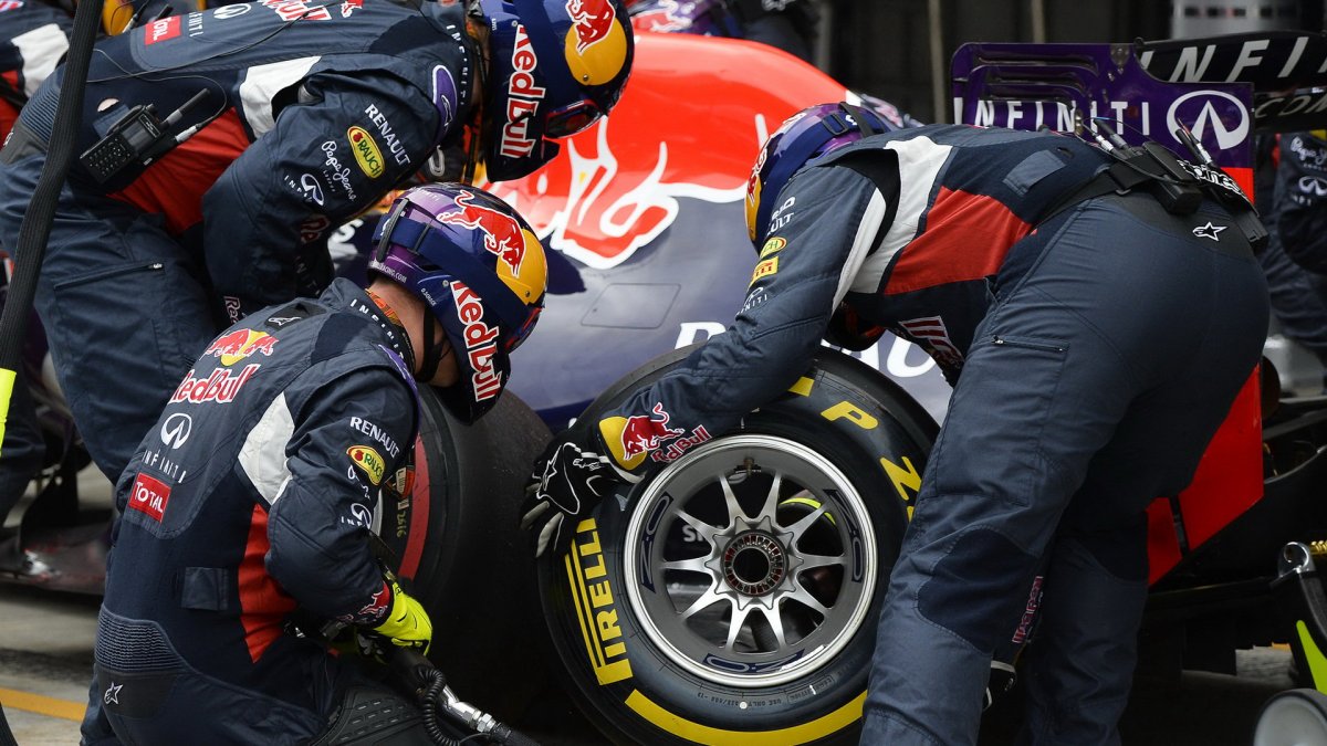 Red Bull přezouvá pneumatiky v Soči