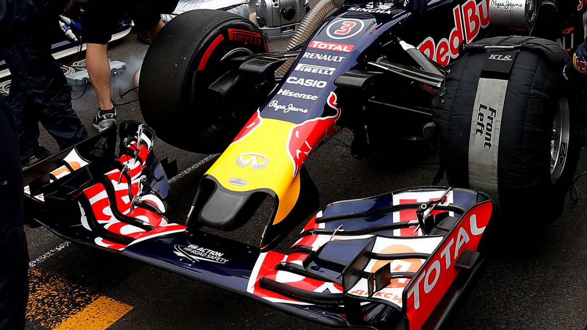 Přední křídlo vozu Red Bull | Red Bull RB11 - Renault v Soči
