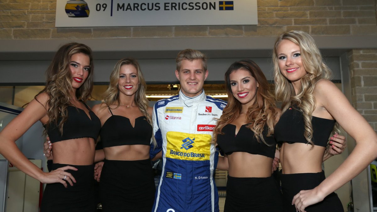 Marcus Ericsson s pitbabes v Austinu