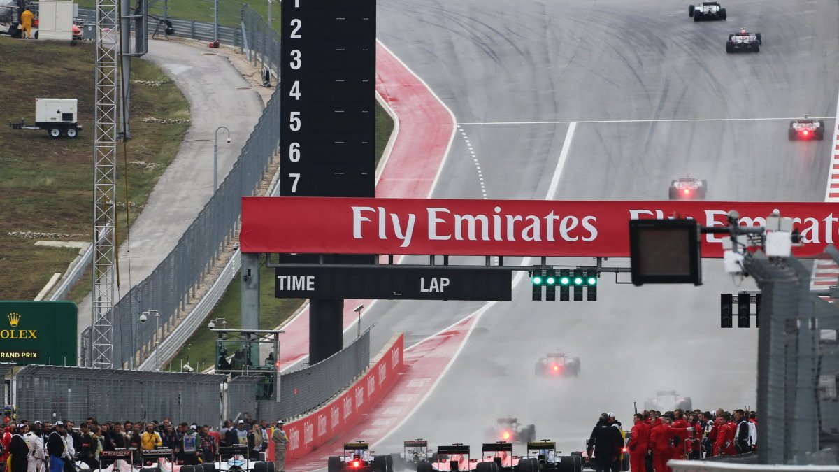 Zahřívací kolo v Austinu