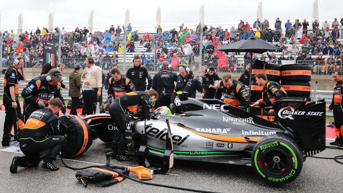 Sergio Pérez na startovním roštu v Austinu