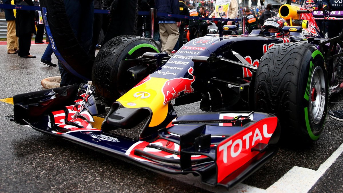 Přední křídlo vozu Red Bull RB11 - Renault v Austinu