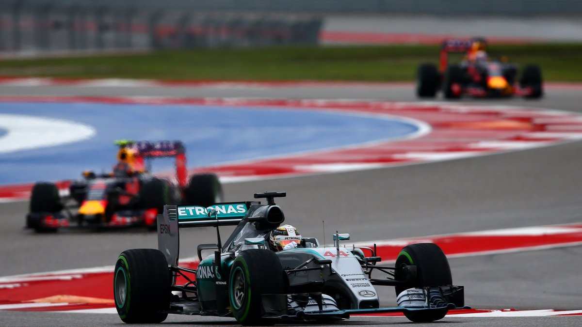 Lewis Hamilton nechal za sebou oba vozy Red Bullu v Austinu