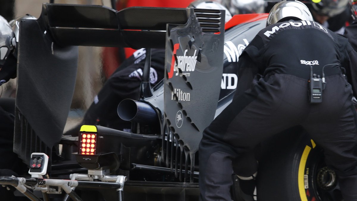 Výfuk vozu McLaren MP4-30 Honda v Austinu