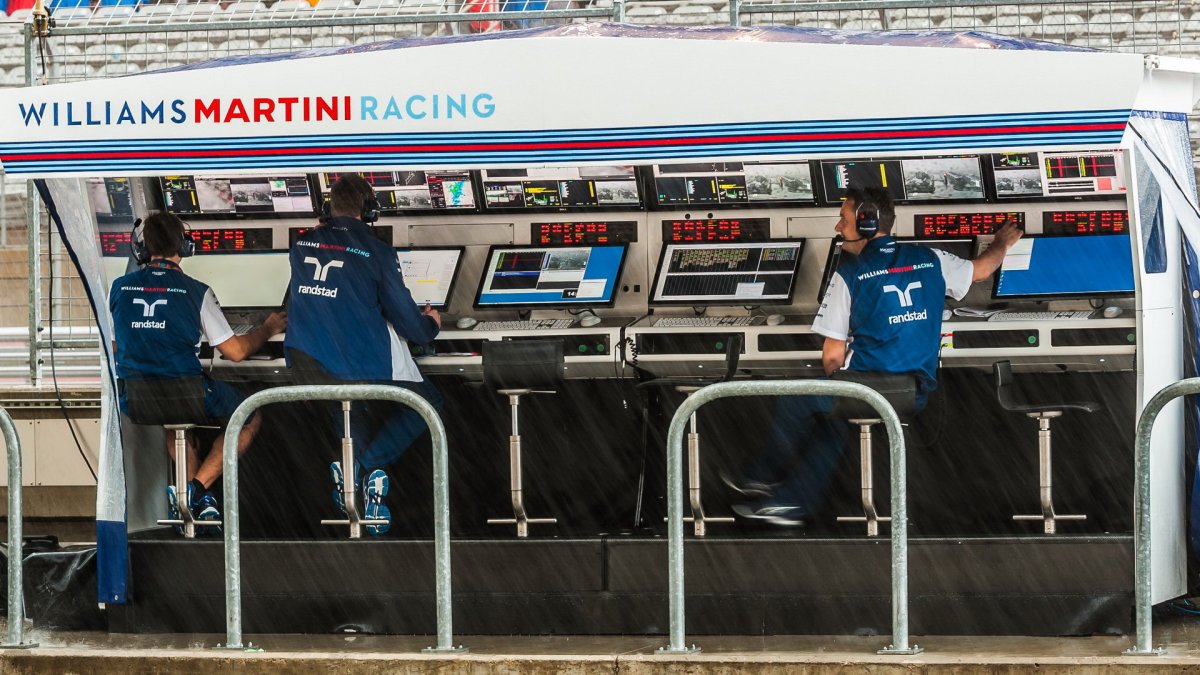 Pitwall Williamsu v Austinu