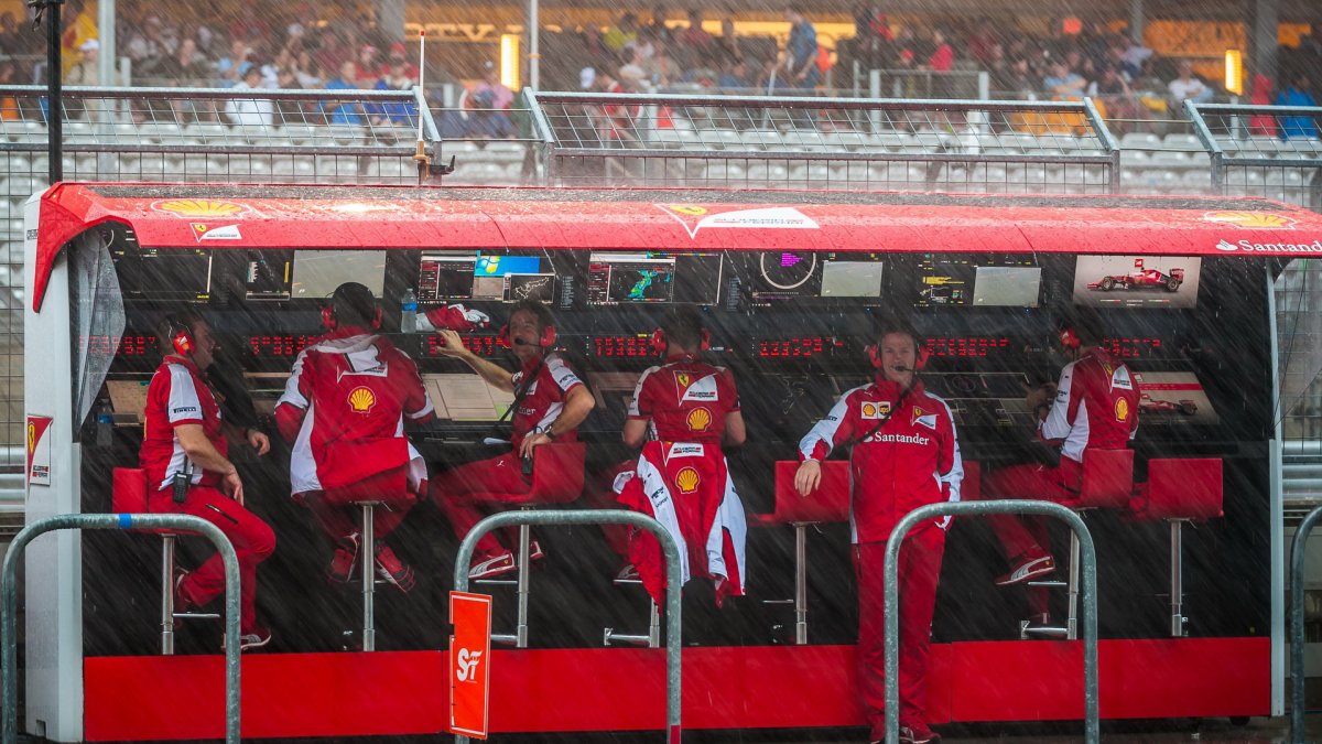 Pitwall Ferrari za deště v Austinu