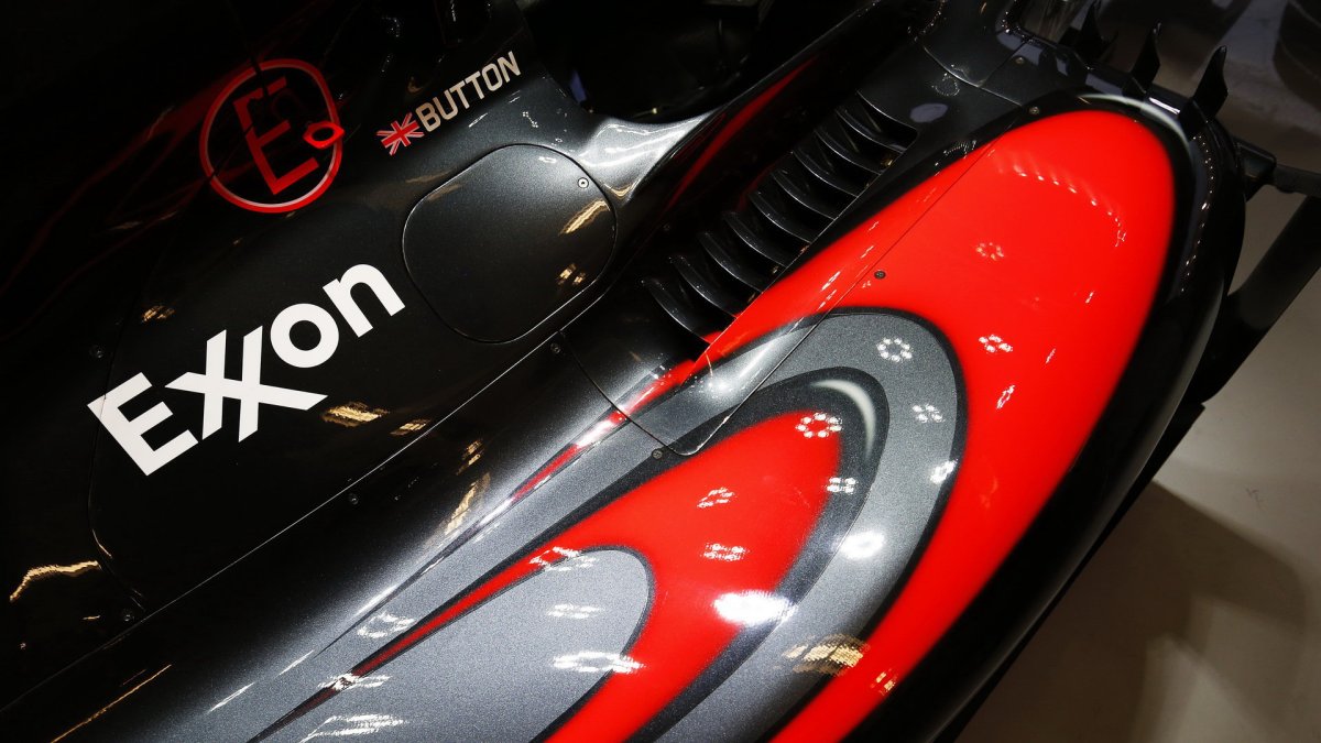 Kokpit vozu McLaren MP4-30 Honda v Austinu