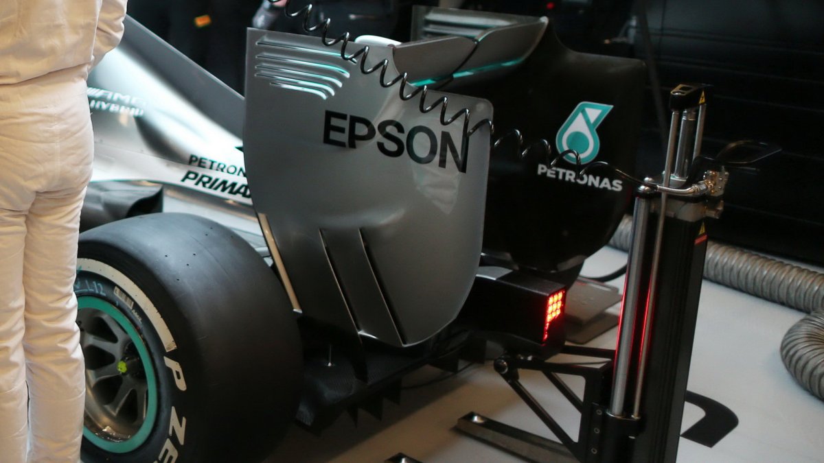 Zadní křídlo vozu Mercedes F1 W06 Hybrid v Austinu