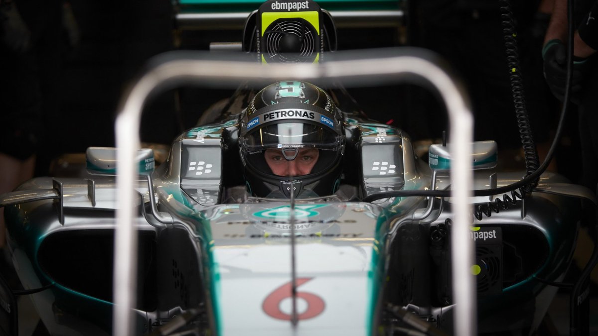 Nico Rosberg čeká na výjezd z boxů v Austinu