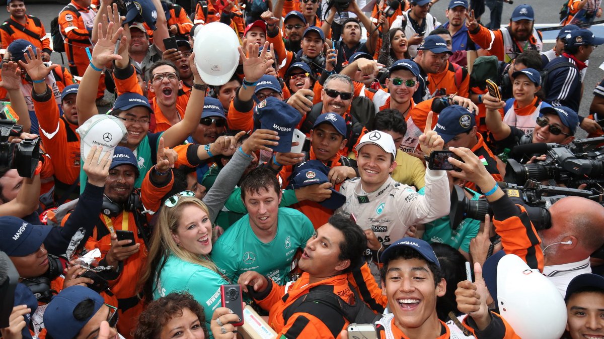 Nico Rosberg s fanoušky v Mexiku