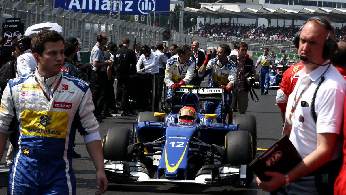 Felipe Nasr na startovním roštu v Mexiku