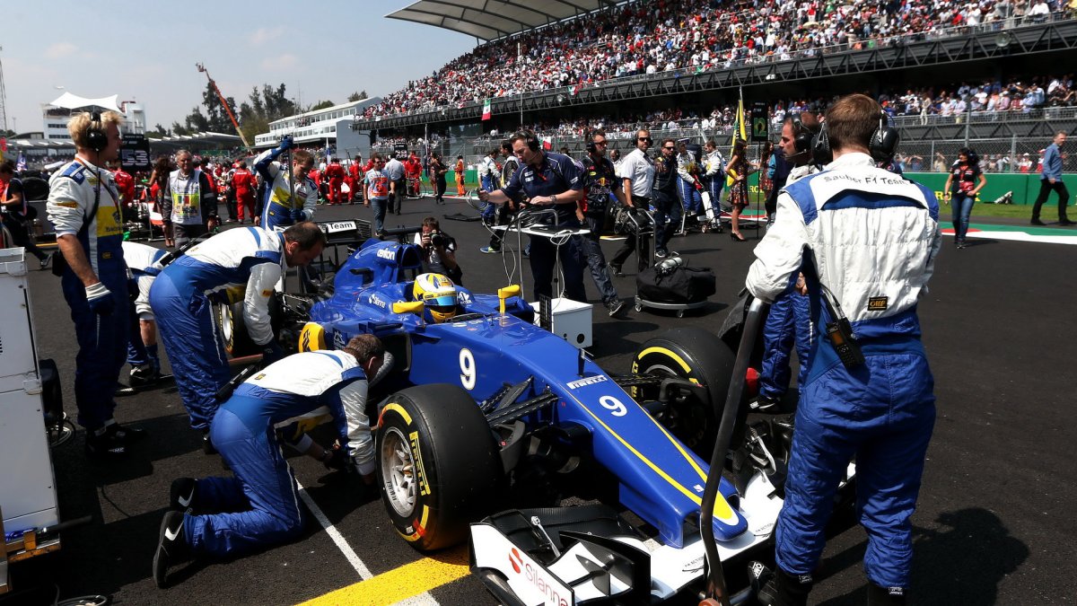 Marcus Ericsson se připravuje na startovním roštu v Mexiku