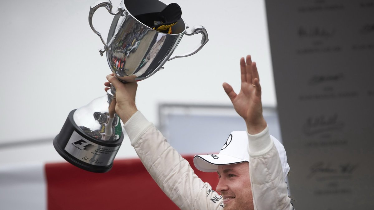 Nico Rosberg se raduje z vítězství v Brazílii