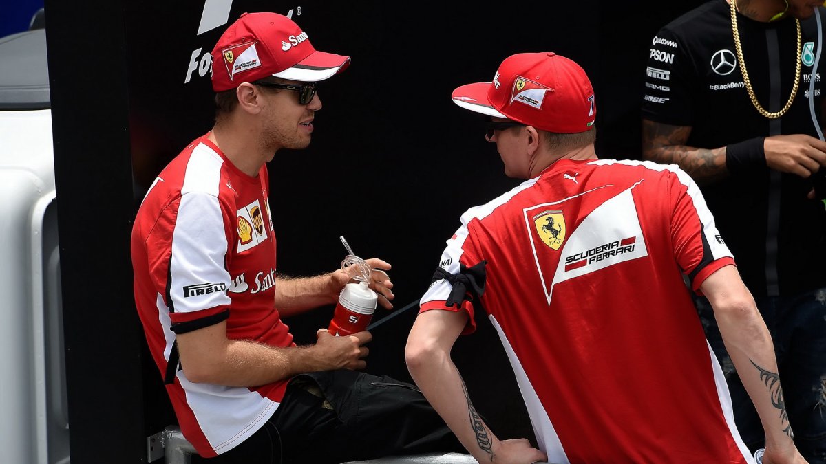 Sebastian Vettel a Kimi Räikkönen v Brazílii