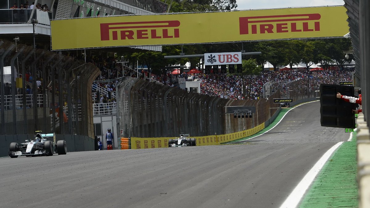 Nico Rosberg a Lewis Hamilton v Brazílii