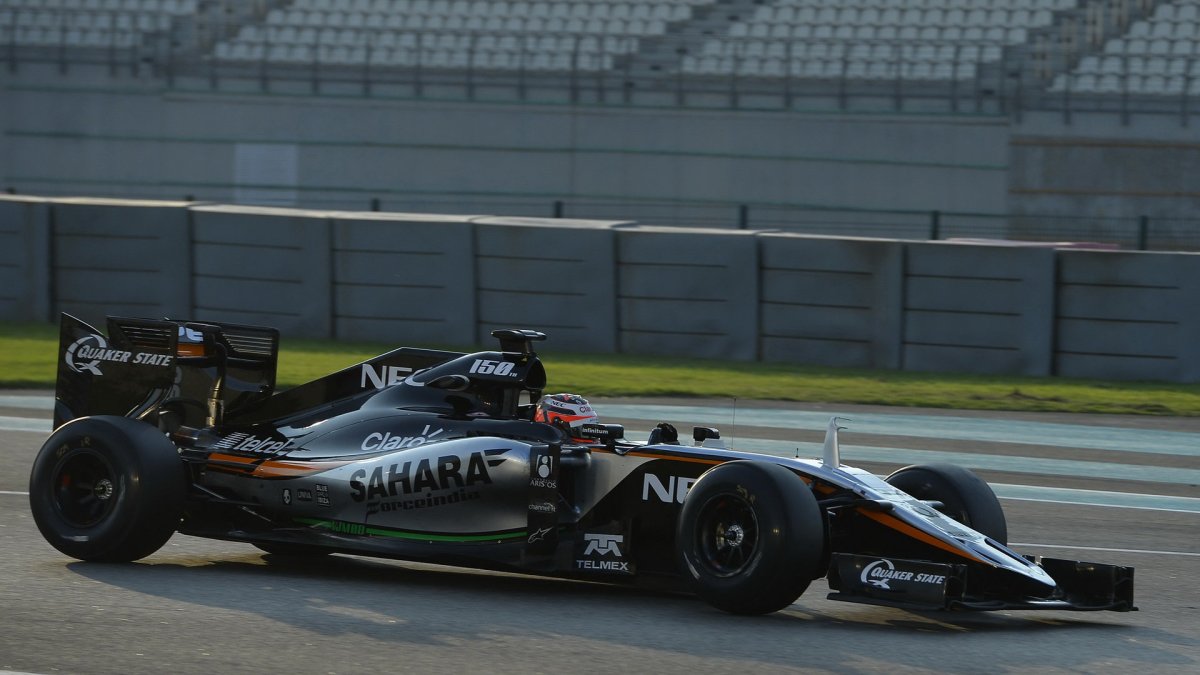 Nico Hülkenberg při Pirelli testech v Abú Zabí