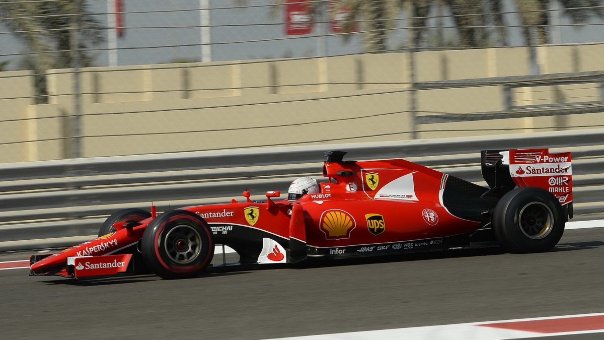 Sebastian Vettel při Pirelli testech v Abú Zabí