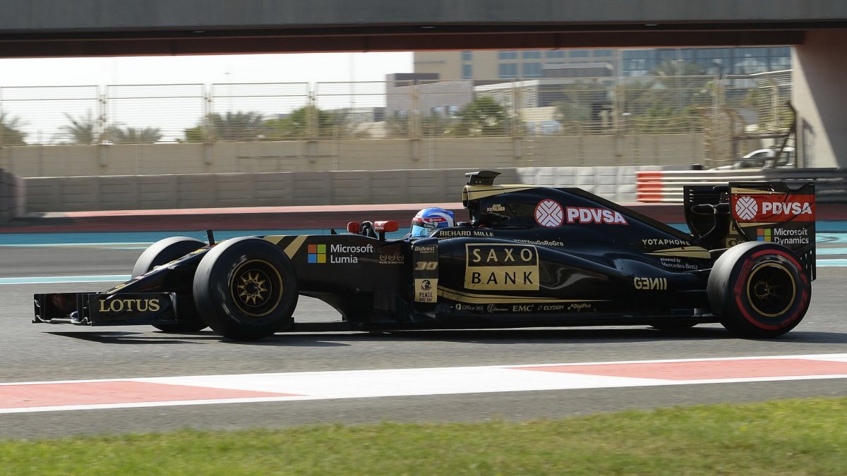 Jolyon Palmer při Pirelli testech v Abú Zabí