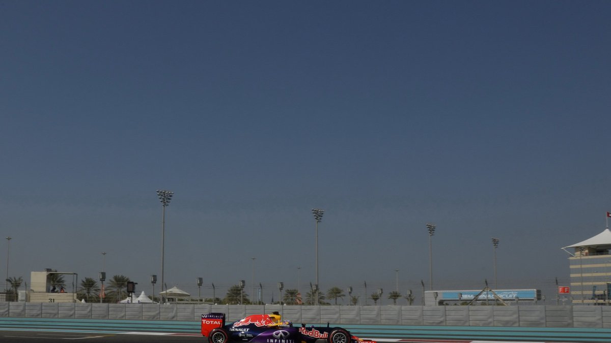 Daniel Ricciardo při Pirelli testech v Abú Zabí