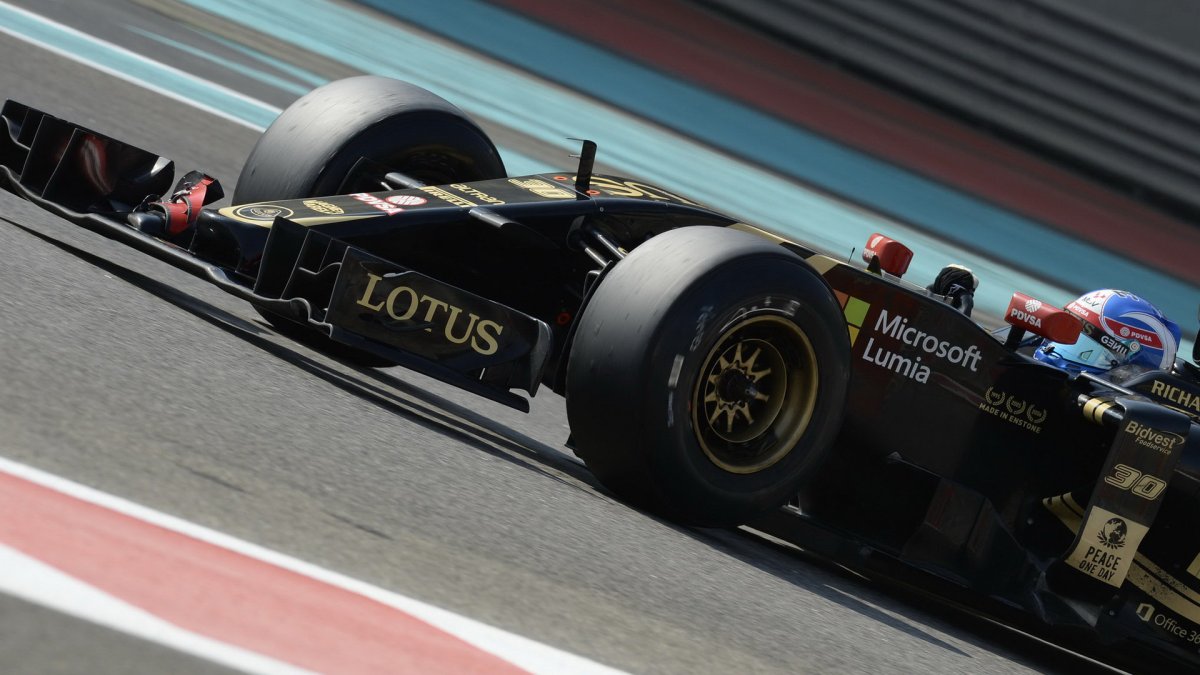 Jolyon Palmer při Pirelli testech v Abú Zabí