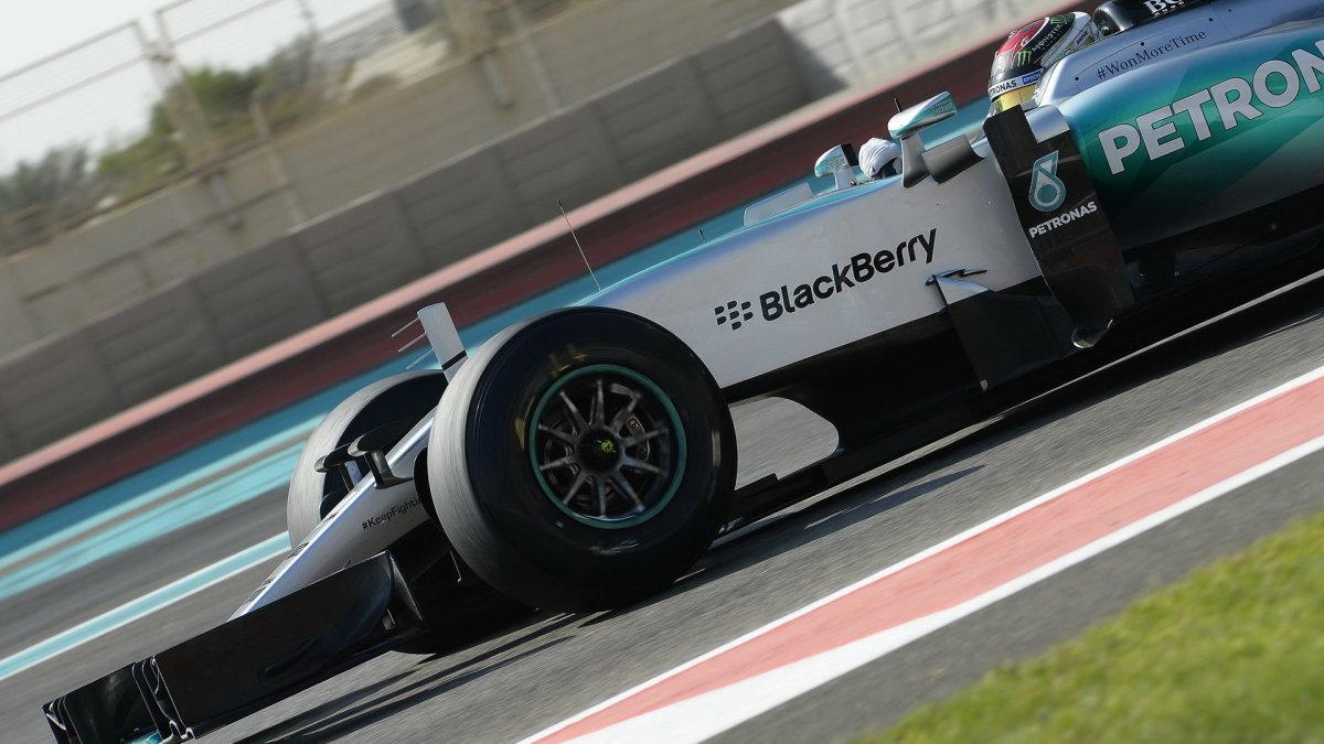 Pascal Wehrlein při Pirelli testech v Abú Zabí