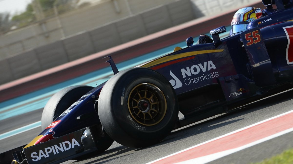 Carlos Sainz při Pirelli testech v Abú Zabí