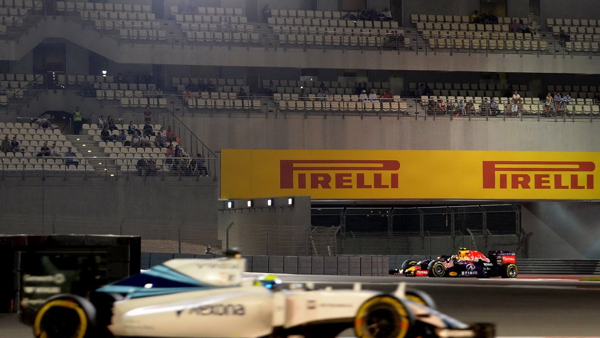 Felipe Massa, vzadu Daniil Kvjat