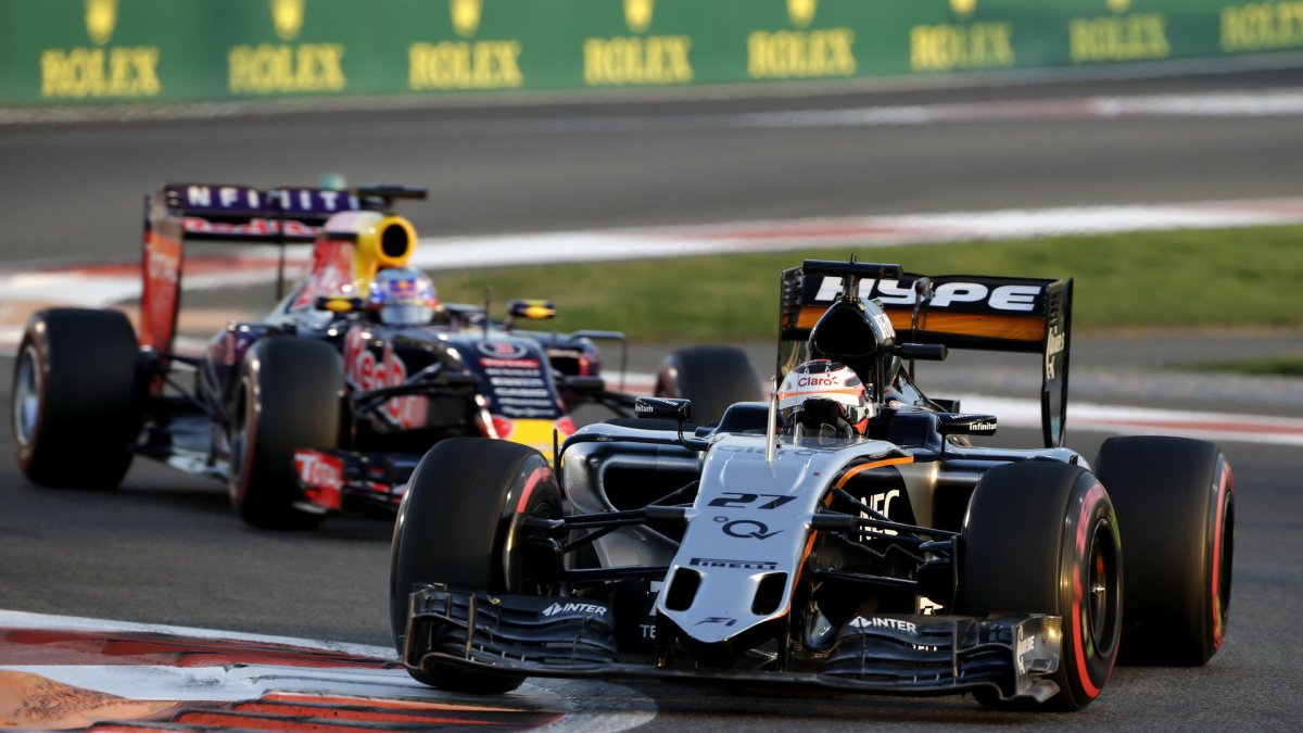 Nico Hülkenberg a Daniel Ricciardo v Abú Zabí