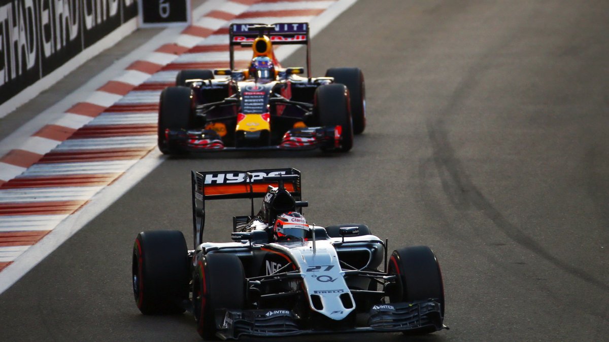 Nico Hülkenberg a Daniel Ricciardo v Abú Zabí