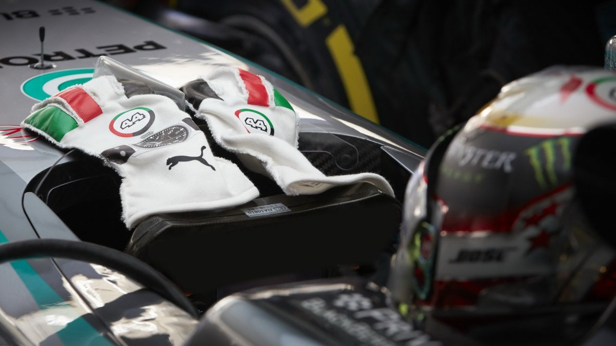 Lewis Hamilton v Abú Zabí