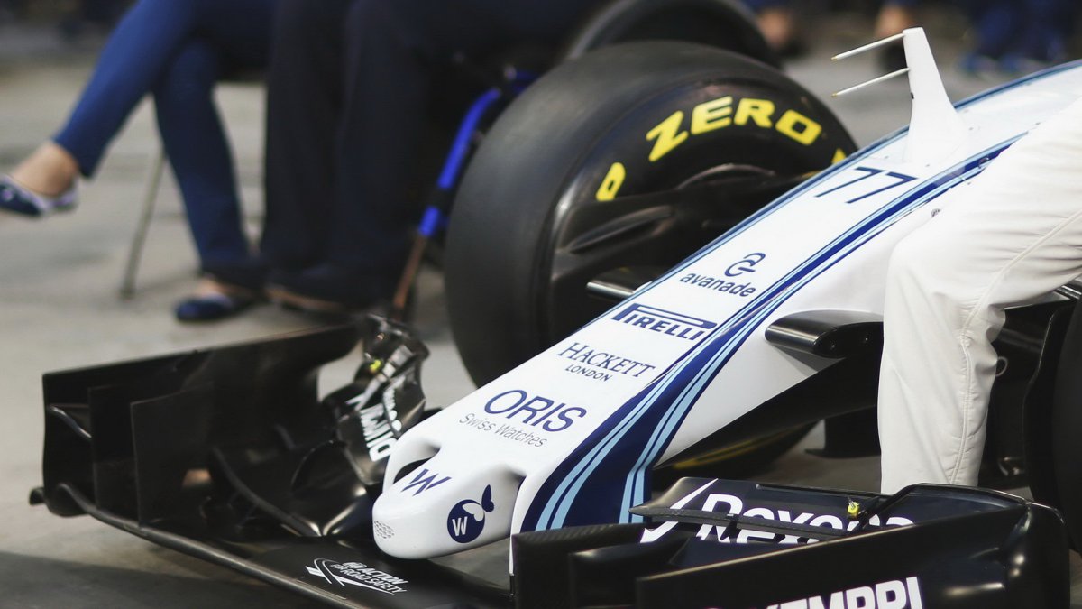 Přední křídlo vozu Williams FW37 - Mercedes v Abú Zabí