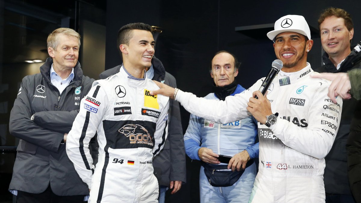 Thomas Weber, Pascal Wehrlein, Eberhard Gienger a Lewis Hamilton ve Stuttgartu