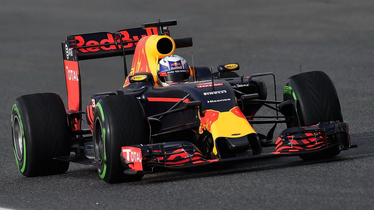 Daniel Ricciardo při testech v Barceloně