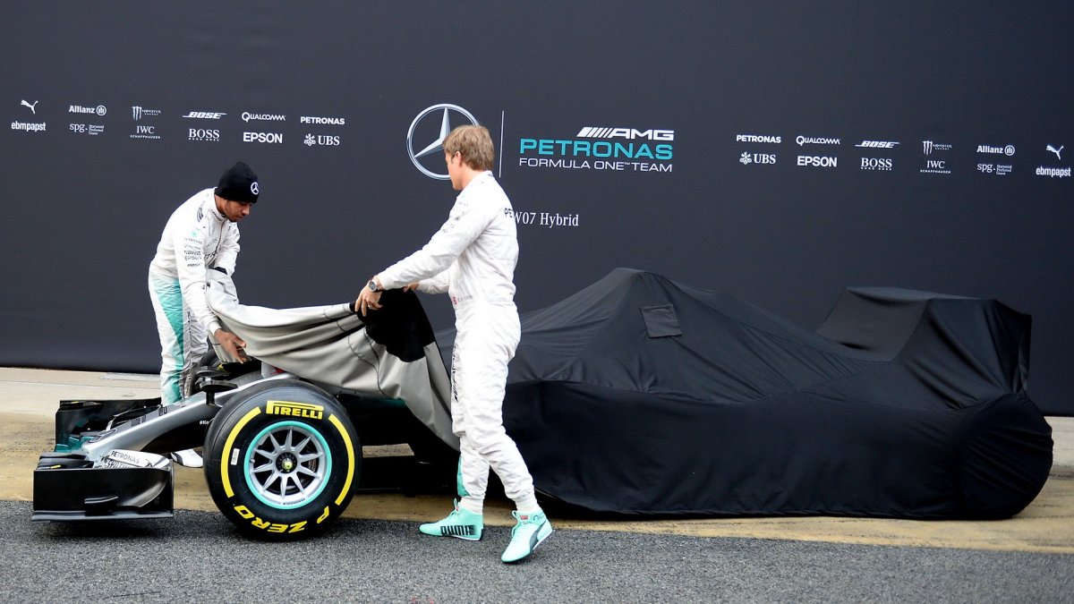 Lewis Hamilton a Nico Rosberg odhalují nový vůz Mercedes F1W 07 Hybrid